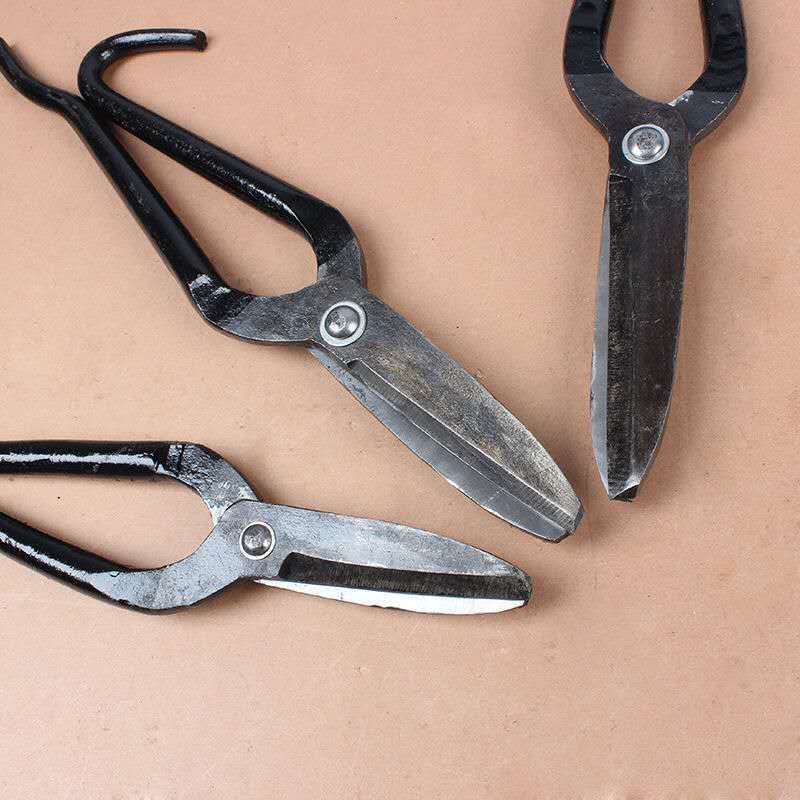 Old-fashioned iron sheet scissors, galvanized iron scissors, bent handles, five-lotus steel forged iron sheet scissors, stainless steel scissors, light steel keel scissors full figure