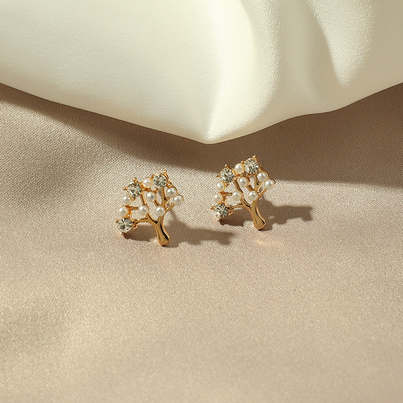 s925 Silver Needle Pearl Earrings, a new and trendy Korean style earring, a popular and simple stud full figure