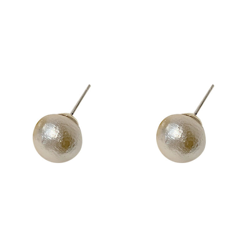 mona's retro large pearl stud earrings for women, French Internet celebrity style, simple and elegant, S925 silver needle personalized earrings Item Picture