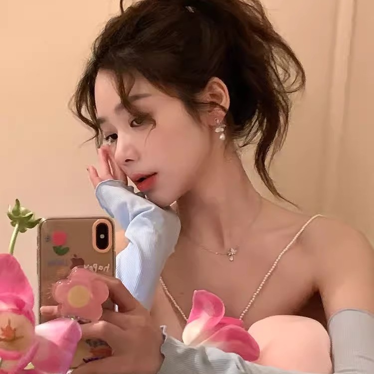 Fresh and elegant butterfly pearl earrings, a new 2024 bestseller for women, exude a high-end feel and a light luxury style with stud earrings and pendants Application Scenario