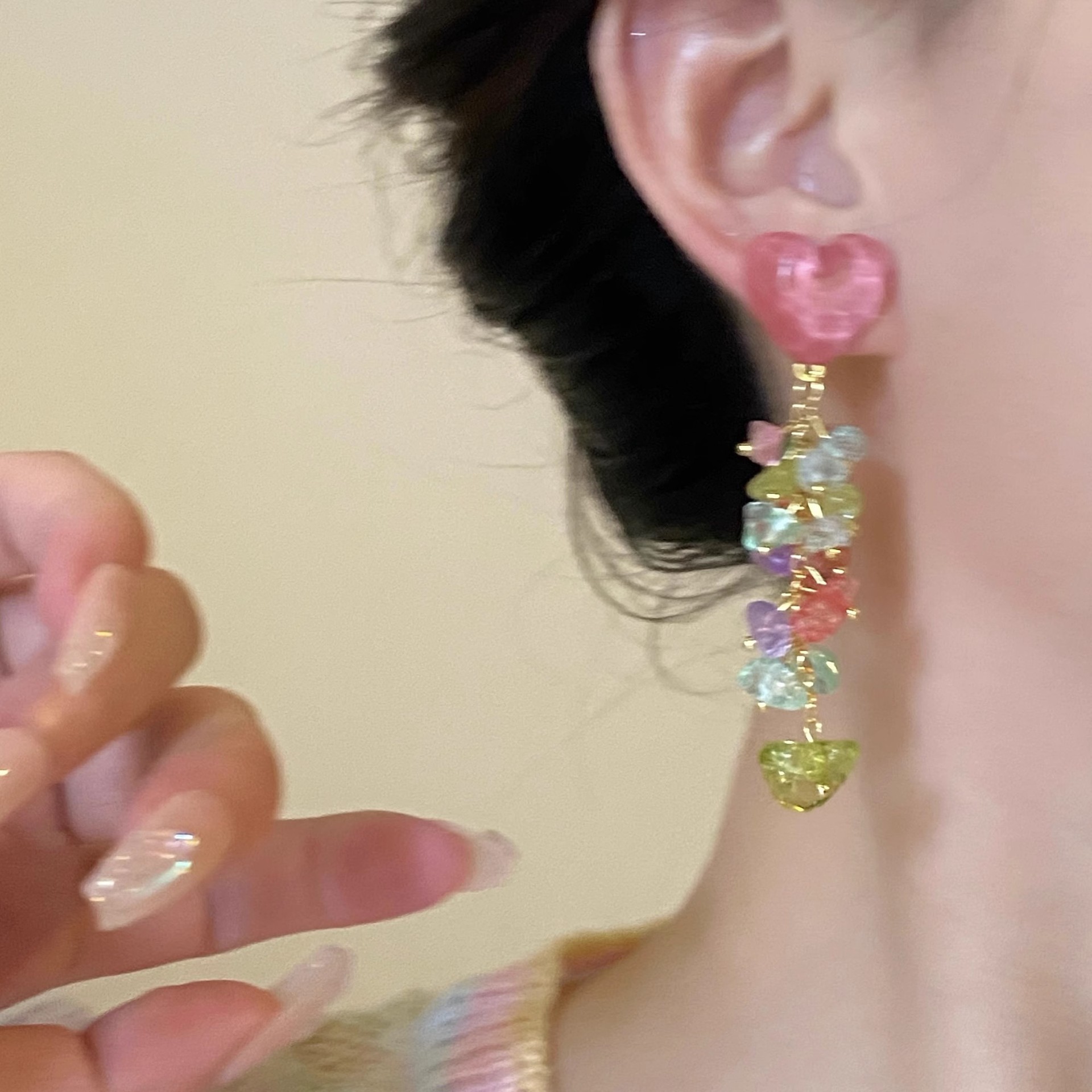 Summer colorful heart-shaped diamond tassel earrings, a niche design sense, women's 2025 new style bestseller seaside earrings Specification drawing