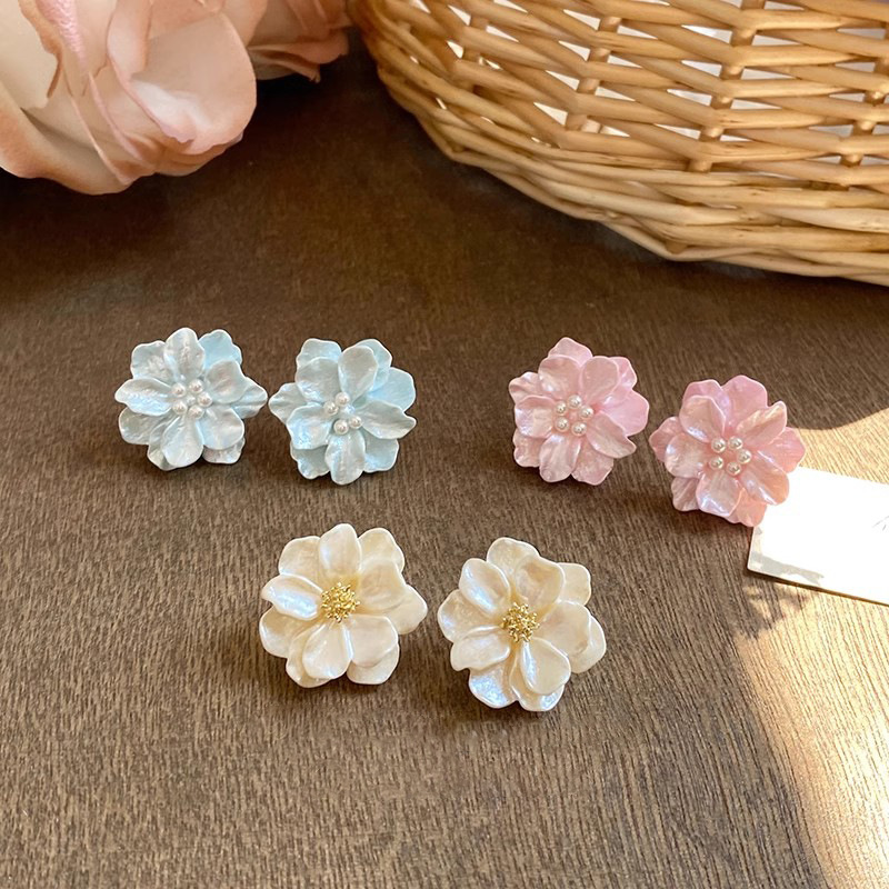 Pink peach blossom flower stud earrings, a new bestseller in 2025, are summer earrings suitable for women with a niche design sense details Picture