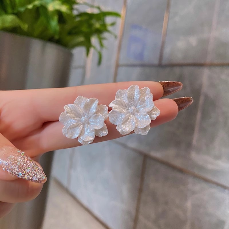 925 Silver Needle White Flower Earrings for Women, Summer 2024 new trendy and niche stud earrings, retro French earrings Specification drawing