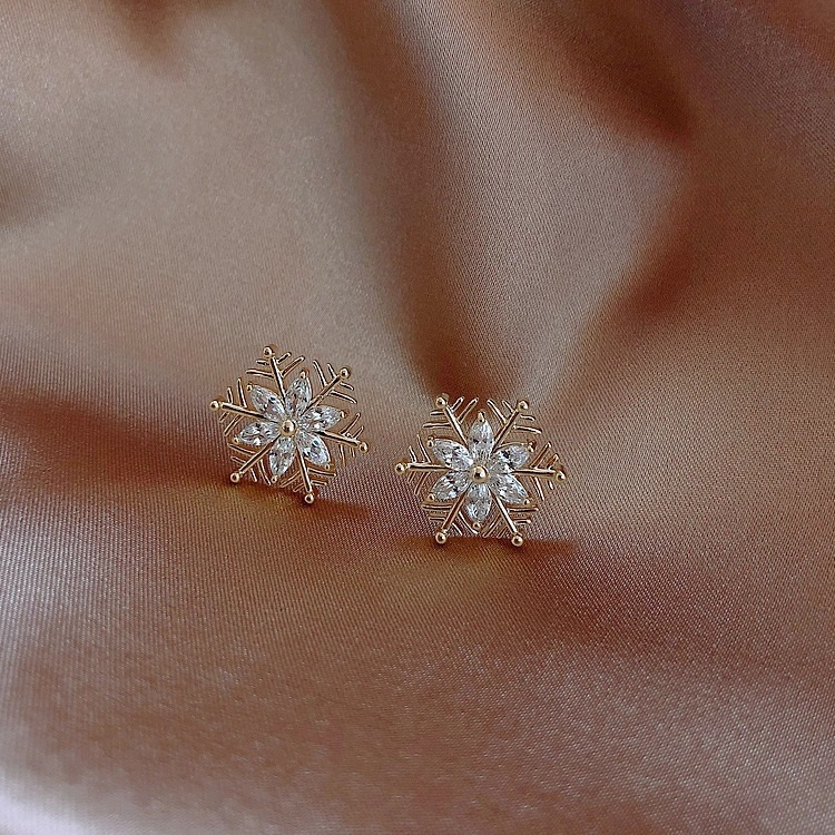 S925 Silver Needle Korean Romantic Zircon snowflake Earrings, popular Douyin crystal snowflake earrings for women Specification drawing
