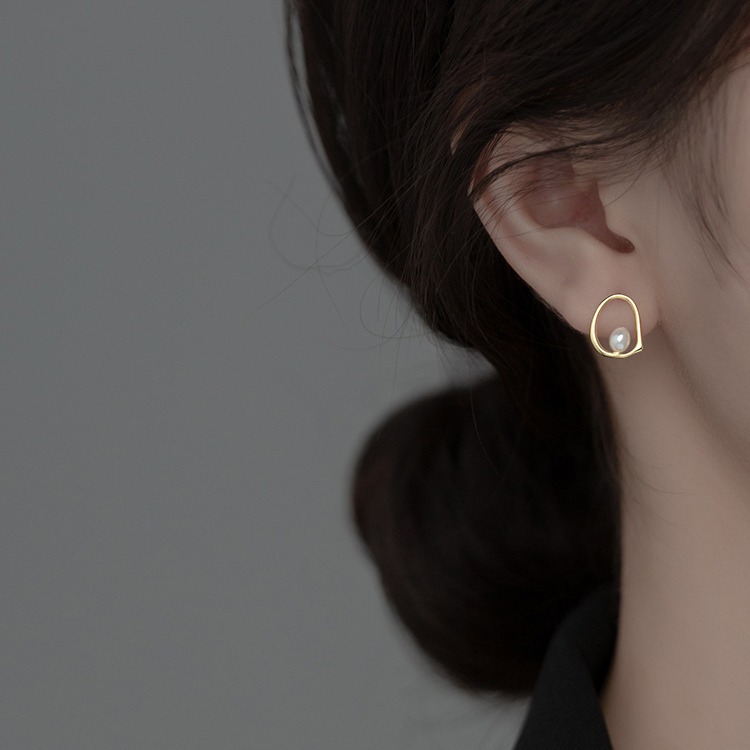 S925 silver needle stud earrings, simple and elegant, hollowed-out geometric pearl earrings, Japanese and Korean version women's fashionable and small earrings details Picture