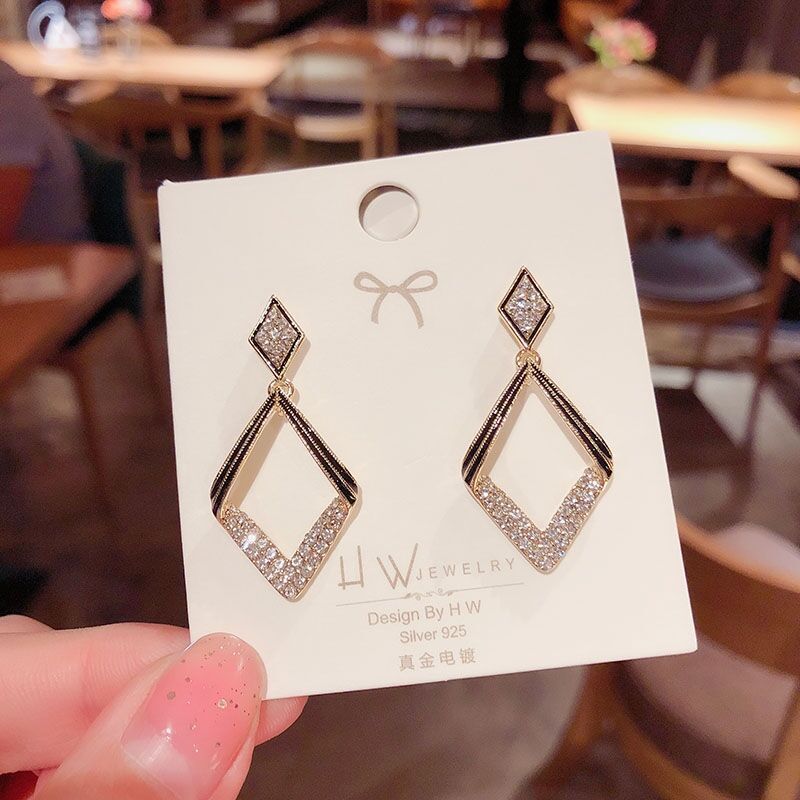 New 925 silver needle rectangular diamond-encrusted stud earrings, a stylish Korean-style, personalized, trendy geometric fan-shaped earrings and pendants full figure