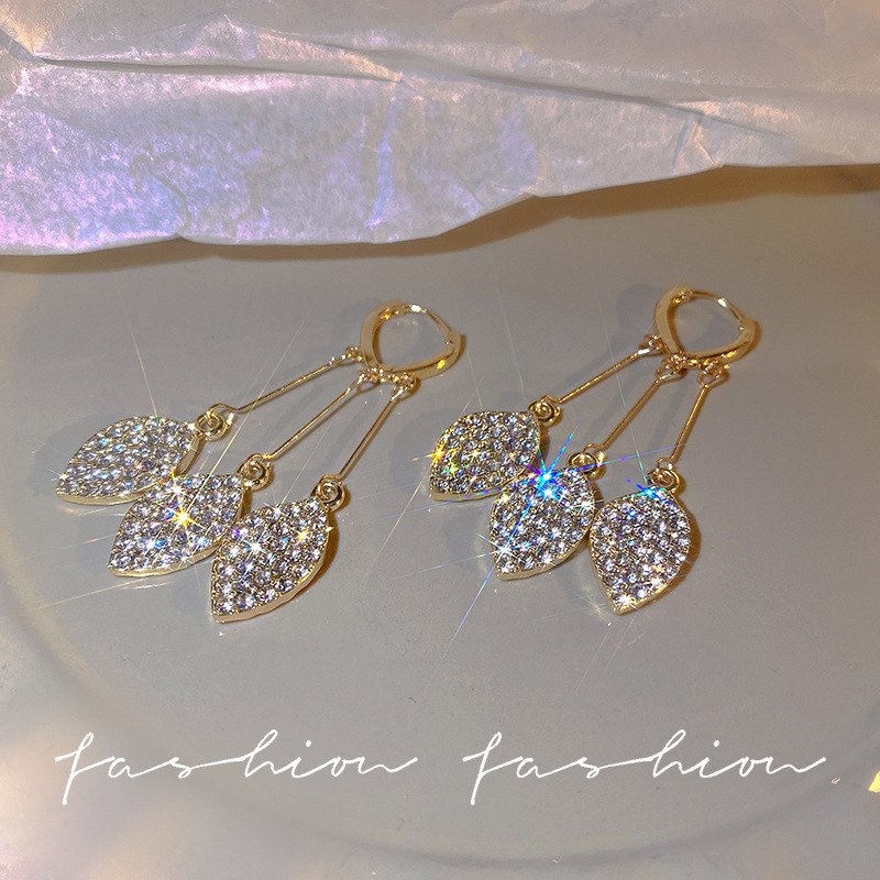 Micro-set light luxury full diamond zirconia tassel earrings for women, Japanese and Korean, exquisite and high-end, noble and fashionable stud earrings, niche earrings Specification drawing