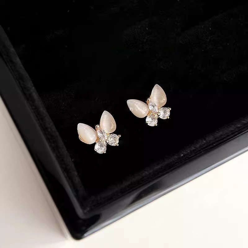 Geometric cat's eye stone butterfly Stud earrings 2025 New style, high-end, unique design, simple and light luxury earrings, small earrings full figure