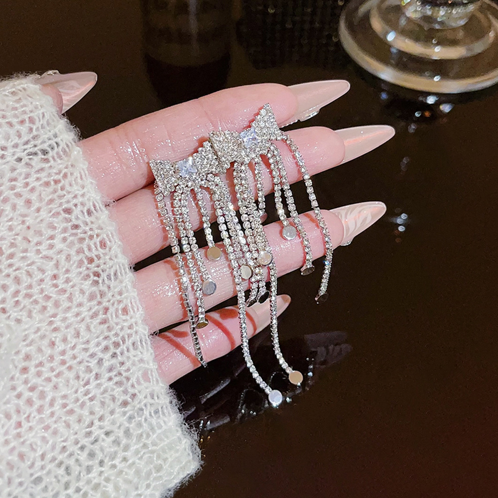 Super ethereal and exquisite bow fashion earrings, a light luxury and high-end feel, versatile style, ear bone clips, long tassel earrings for women Application Scenario
