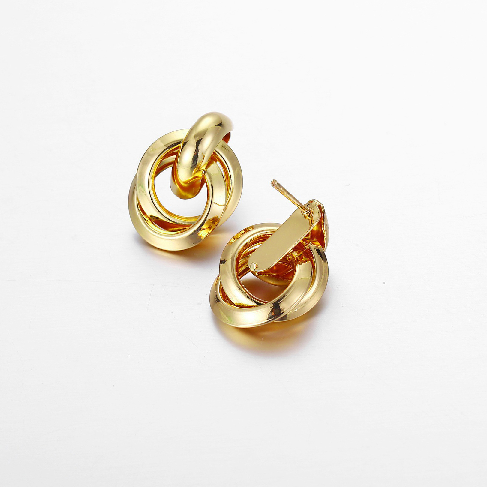 New European and American fashion geometric stud earrings, stainless steel pins, retro ring earrings, popular metal style earrings for women Application Scenario