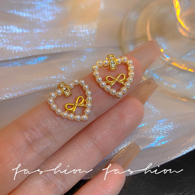 925 Silver needle hollowed-out heart-shaped bow pearl earrings, versatile for ladies, fresh, sweet and cute stud accessories Specification drawing