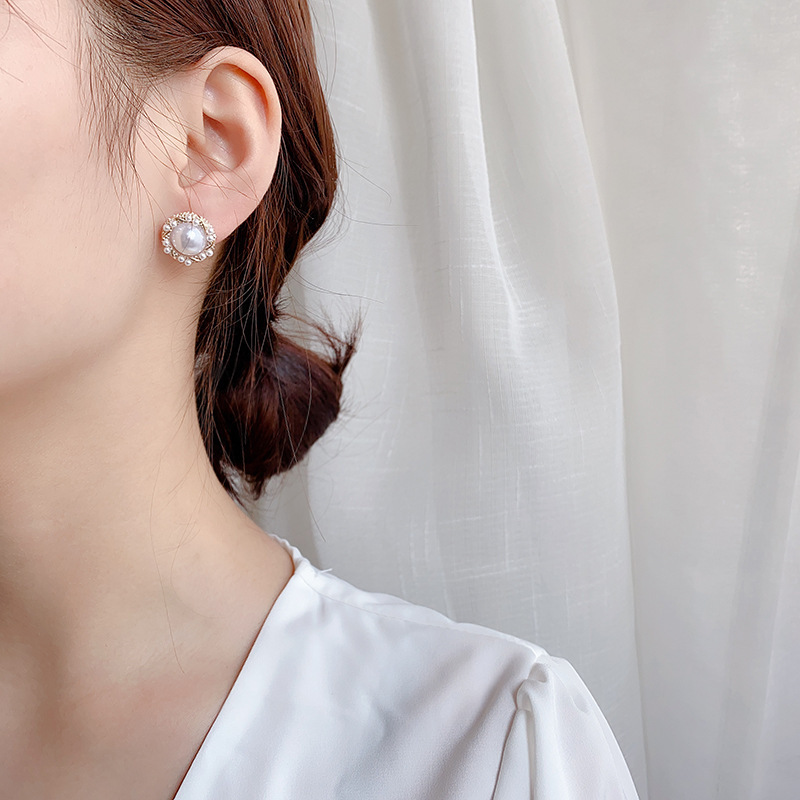 The S925 silver needle French pearl stud earrings from Dongdaemun, South Korea, are versatile and elegant for women. They feature a simple and cold style and are trendy earrings details Picture