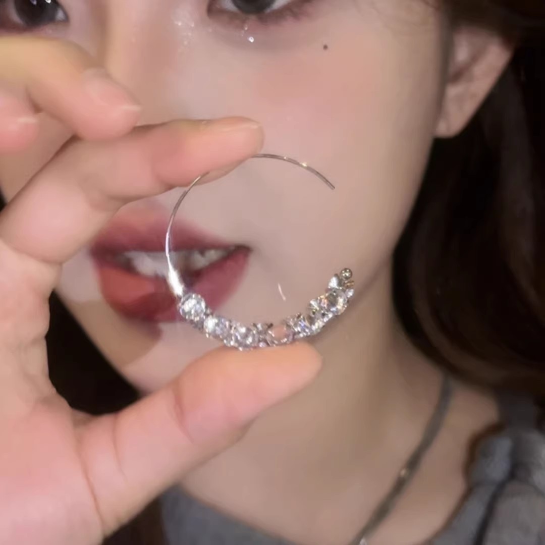 Silver sparkling diamond ring earrings, delicate and face-enhancing small stud earrings, 2025 new style, unique and high-end texture stud earrings details Picture