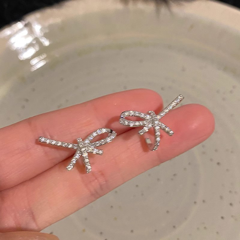 Instags-style silver full-diamond bow earrings, a high-end and light luxury round face silver needle stud accessory with a unique design sense for women details Picture
