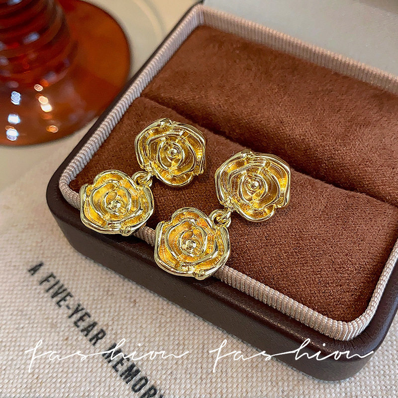 French retro metal flower pendant earrings, high-end, cold style, exquisite and fashionable, fairy-like, silver needle stud earrings for women Specification drawing