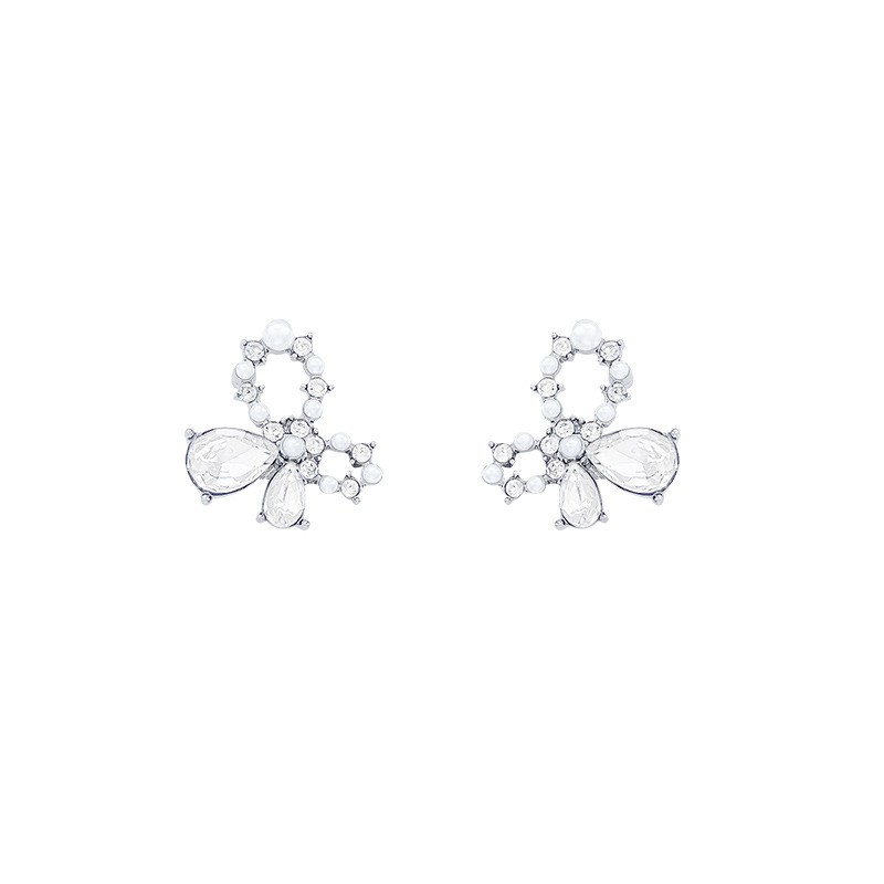 Japanese and Korean pure and sweet light luxury butterfly zircon earrings, ethereal, simple and fashionable, with exquisite hollowed-out stud earrings as women's accessories Item Picture