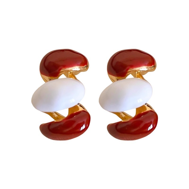 Maillard coffee-colored bean stud earrings, a retro Hong Kong-style high-end look, are unique and versatile earrings that exude a feminine charm Item Picture