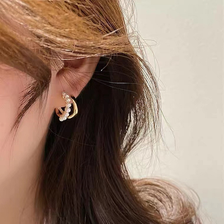 S925 Silver Needle Small Fragrance Style Design pearl geometric earrings, elegant and versatile new earrings, high-quality wholesale details Picture