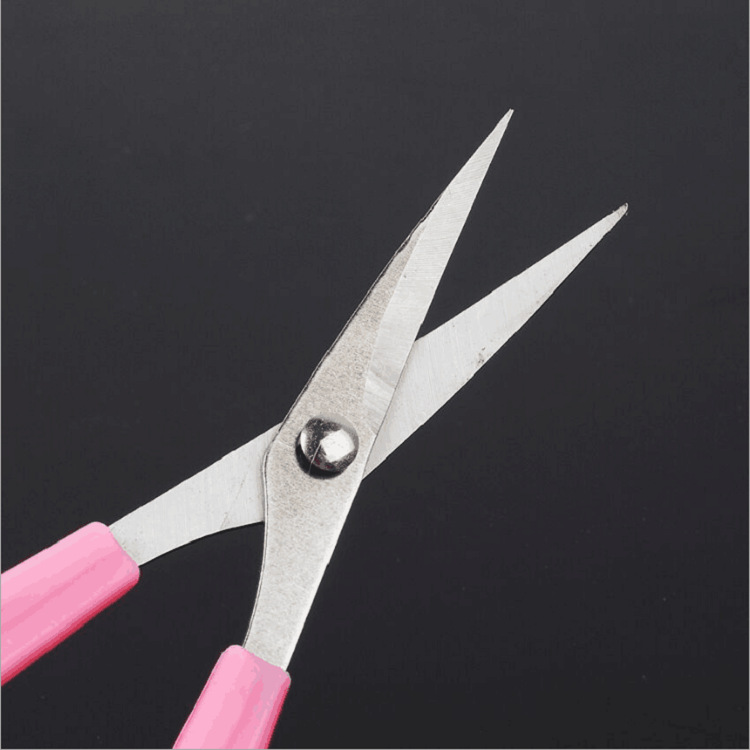 Factory direct sales of embroidery scissors wholesale. 4.5/3.5-inch scissors can replace Wang Wuquan's upturned embroidery scissors wholesale Specification drawing