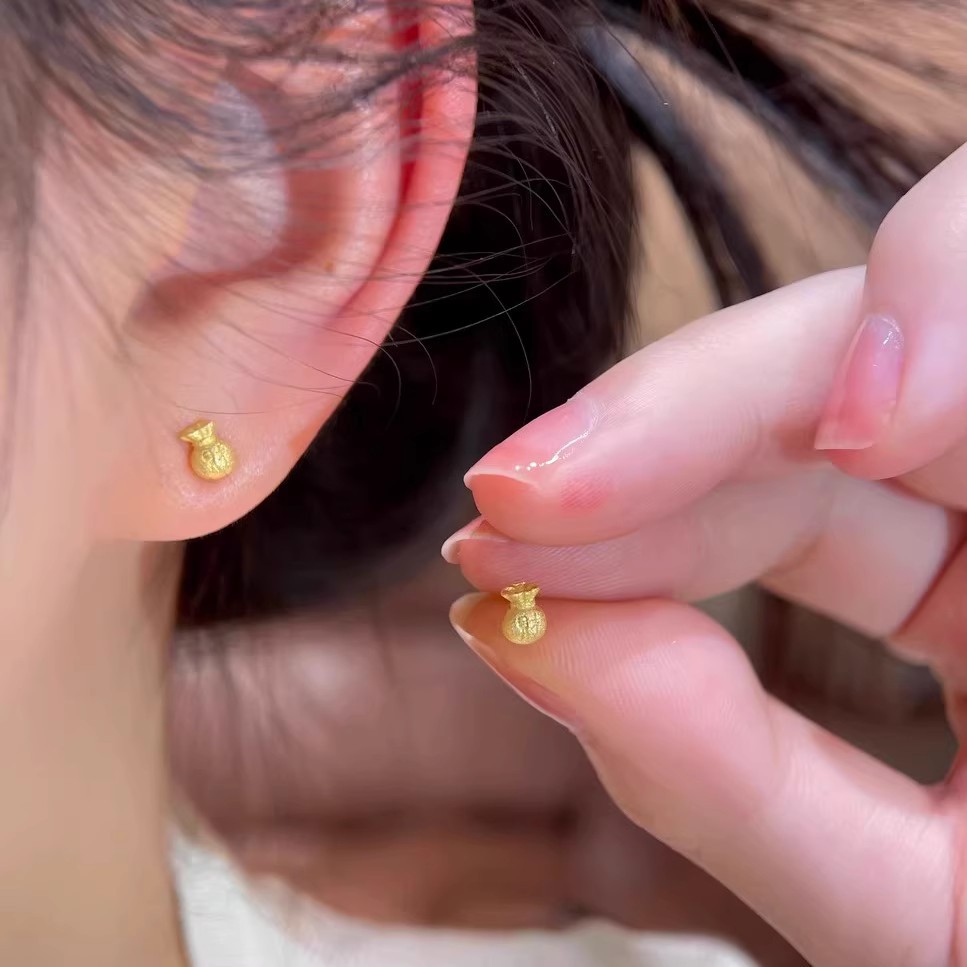 Golden Fortune Bag Small Stud earrings 2025 New style Niche High-end Earrings, wealth flowing in, versatile and auspicious earrings full figure