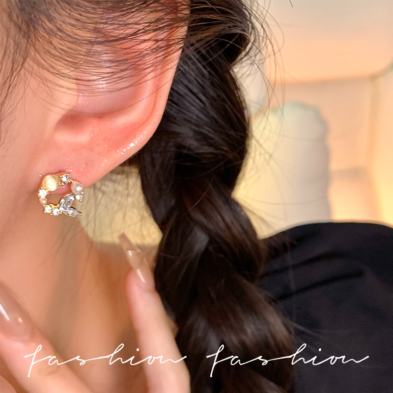 Cat's eye stone pearl ear studs, a Korean-style internet-famous high-end earpiece, exquisite and small, super fairy-like and girlish, 925 silver ear rings details Picture