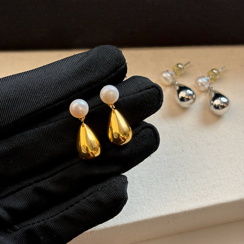 French pearl water drop high-end earrings, unique and niche two-color spliced pure silver stud earrings, retro Baroque earrings Specification drawing
