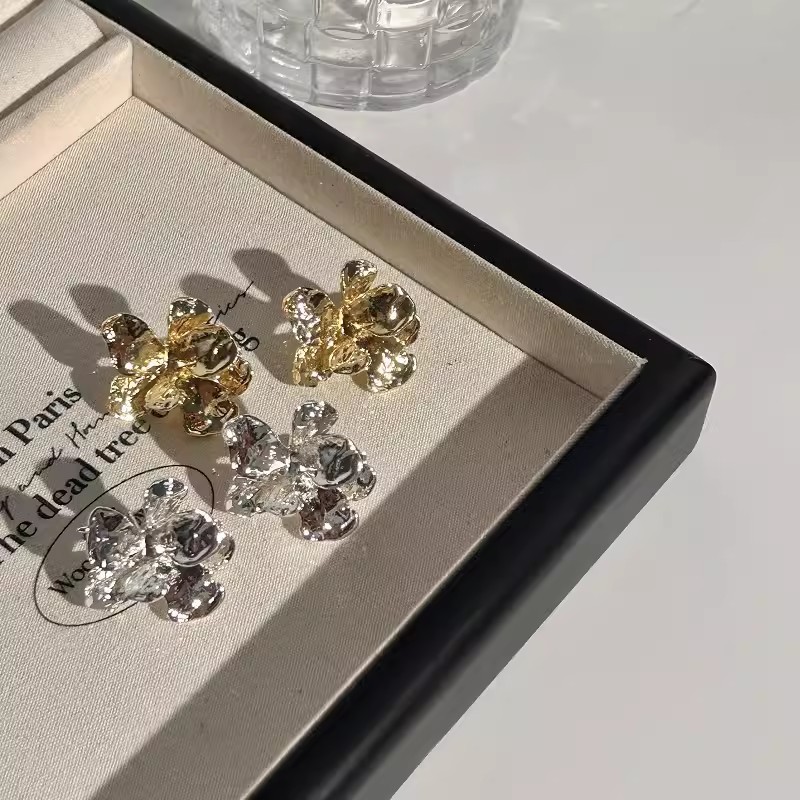 Metal irregular flower stud earrings for women with a unique European and American design, 925 silver needle vintage and elegant earrings details Picture