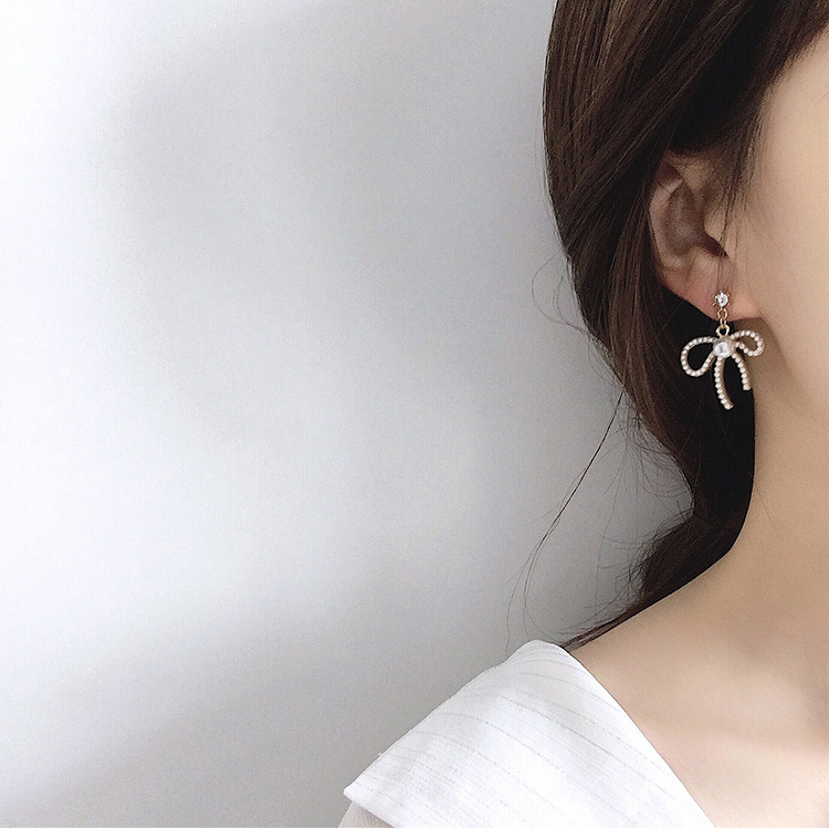 Wholesale of bow earrings, long tassel pearl earrings, stud earrings and other earrings for women in Dongdaemun, South Korea details Picture