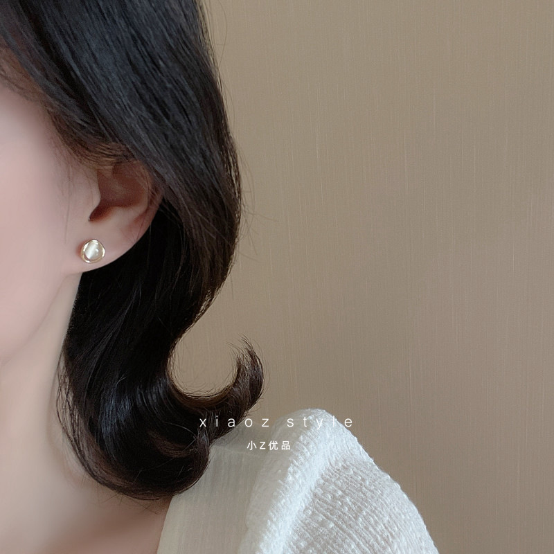 Cat's eye stone ear studs, mini and small earrings with the charm of Korean Internet celebrities, 2022 new trendy silver needle earrings wholesale details Picture