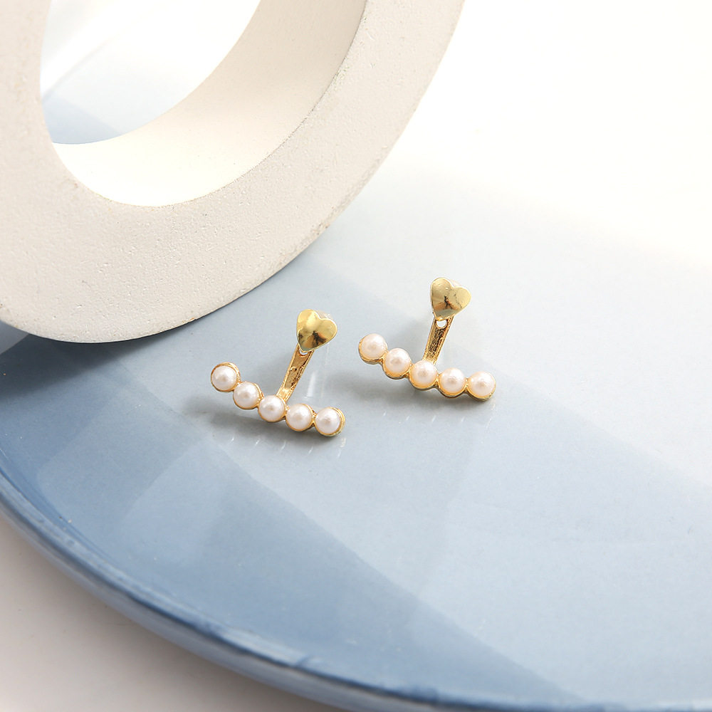 Creative and fashionable stud earrings for women, ins design, French pearl earrings, arc-shaped imitation pearl heart back-hanging earrings Specification drawing