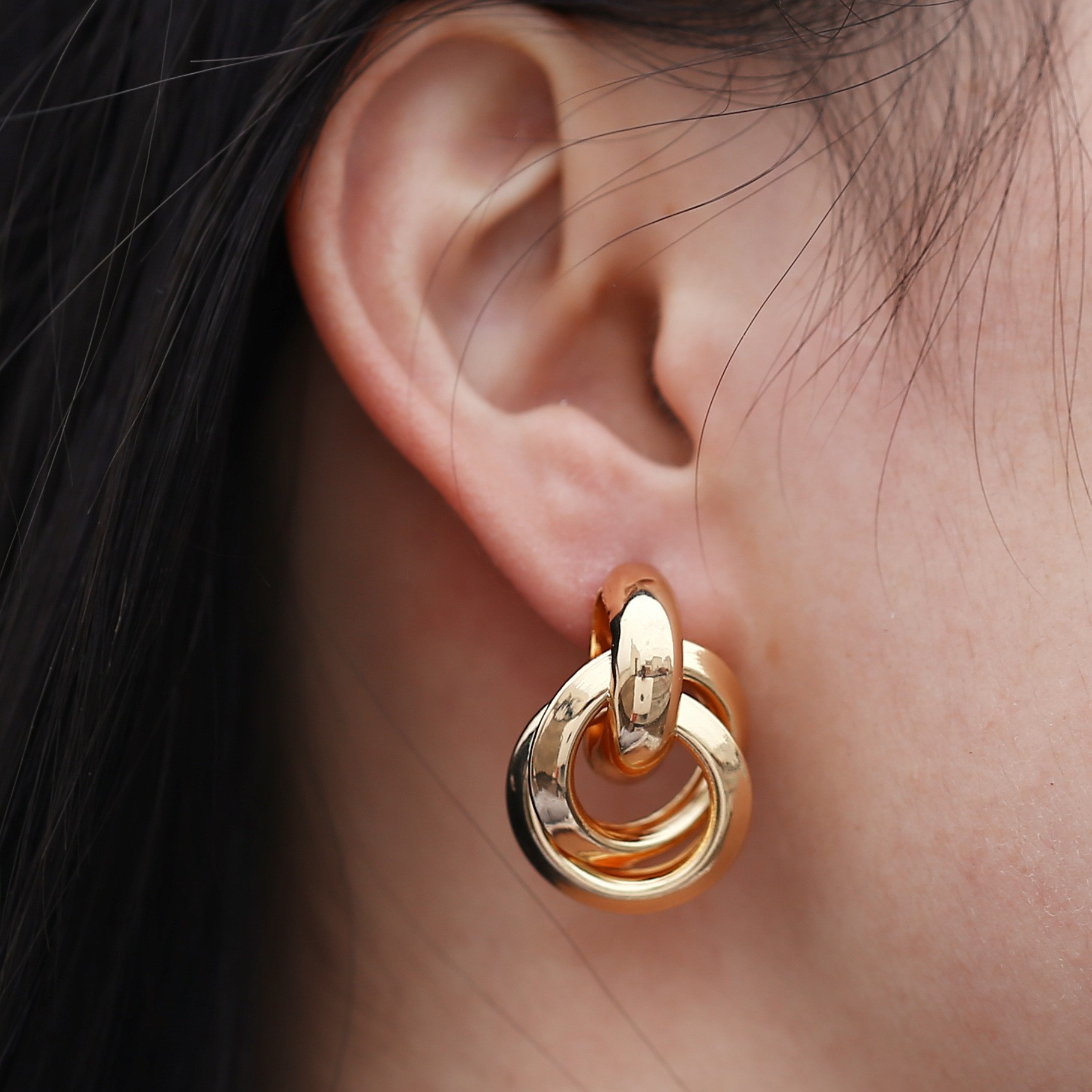 New European and American fashion geometric stud earrings, stainless steel pins, retro ring earrings, popular metal style earrings for women Specification drawing