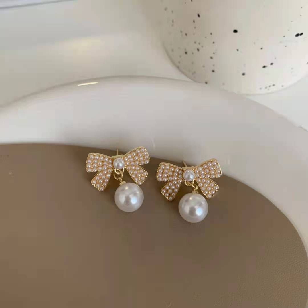Pearl bow stud earrings S925 silver needle Korean version elegant and simple style exquisite earrings Specification drawing