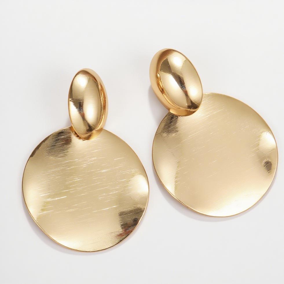 New cold style irregular hollowed-out earrings from Europe and America, creative, individual and fashionable earrings, pendants and earrings for women full figure