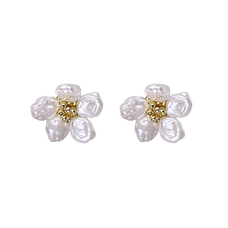 French retro Baroque pearl stud earrings for women, sweet and light luxury flower earrings, new trendy earrings in 2025 Item Picture