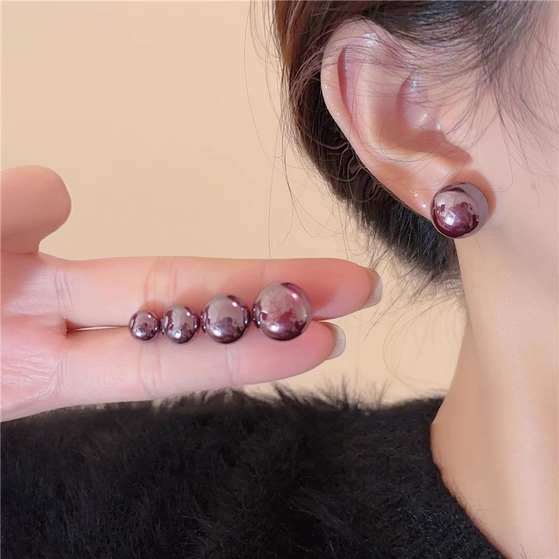 Retro glossy wine red pearl stud earrings for women, light luxury, fashionable and high-end look, niche design, elegant earrings full figure