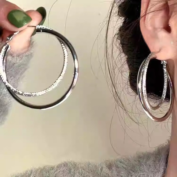 French-style exaggerated super sparkling plain double-ring earrings for women, fashionable and slimming face, unique and elegant, cold style earrings and earrings details Picture