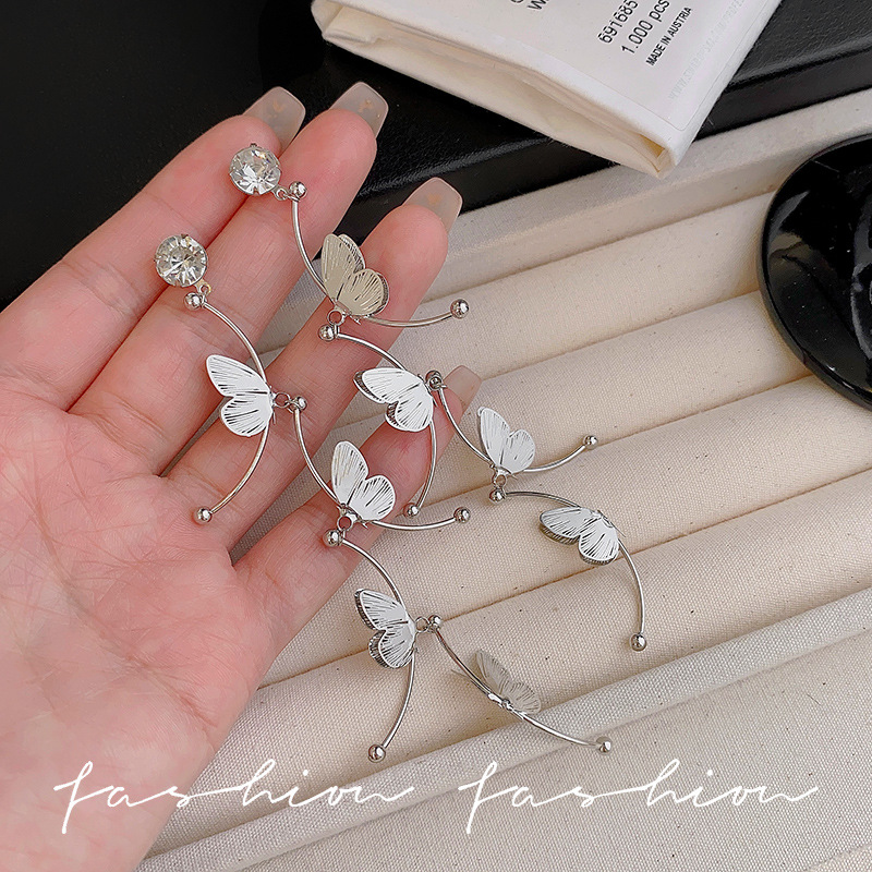 Long, dynamic butterfly wing tassel stud earrings with a cool and refreshing feel, high-end and ethereal style, light luxury and exquisite earrings full figure