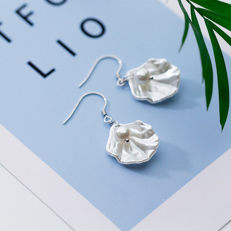 Silver ear hook, white shell, mother-of-pearl, sweet and unique earrings, fairy petal, gentle earrings for women Application Scenario