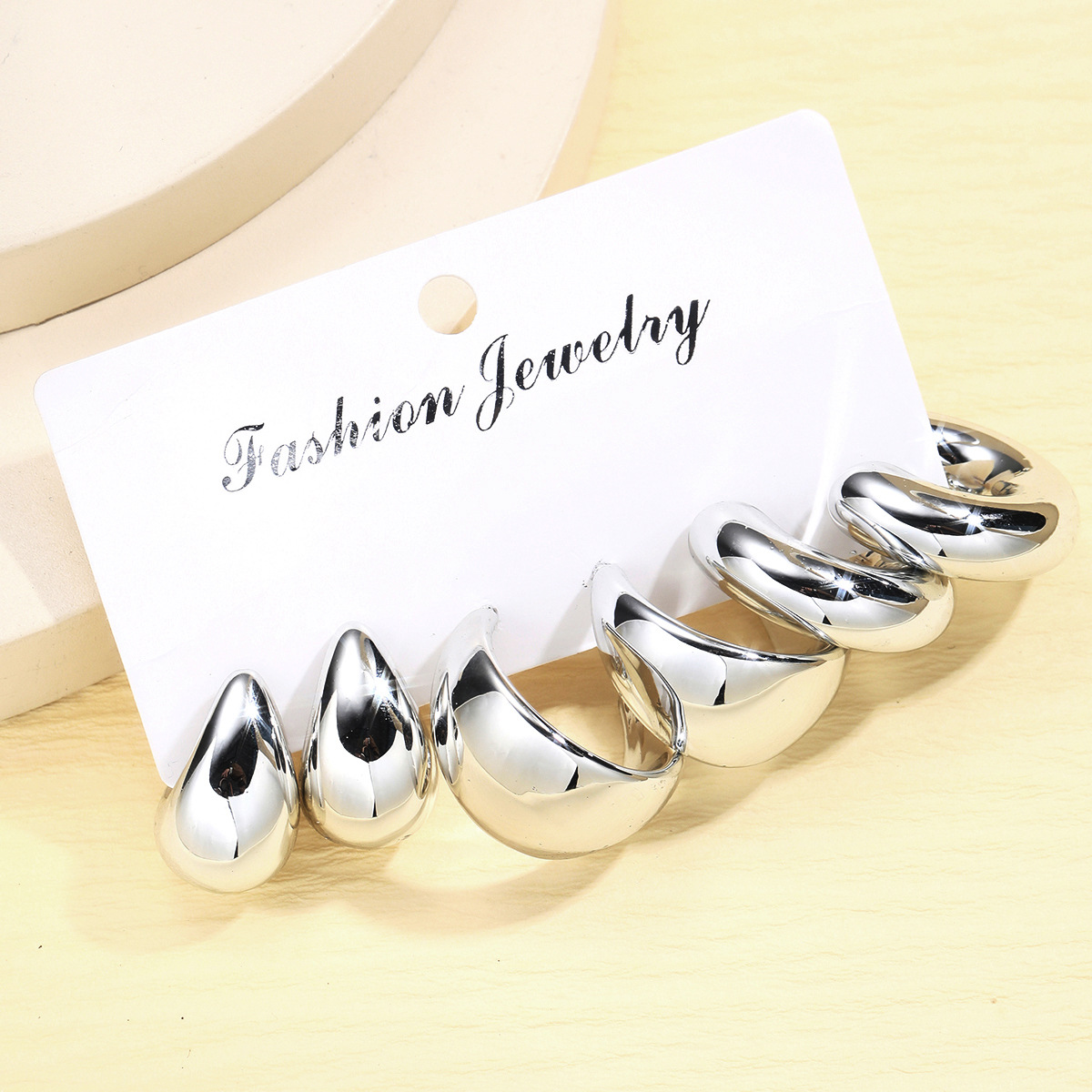 A 3-piece set of high-end, creative, retro and simple metal personalized earrings with a touch of style from Europe and America Specification drawing