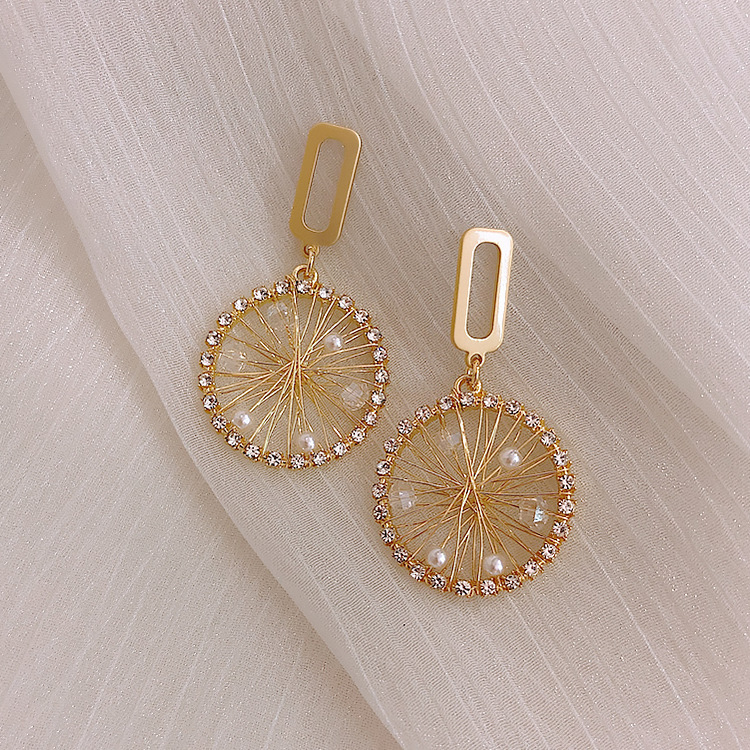 Dreamcatcher circle earrings, retro Hong Kong-style diamond-encrusted 925 silver needle earrings, cold style earrings for women Application Scenario