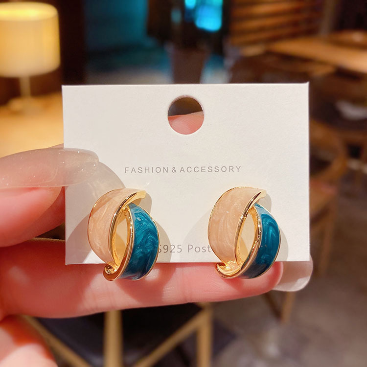 S925 Silver Needle new style trendy design French drip glaze contrasting color earrings, female Korean Internet celebrity cool style stud earrings Application Scenario