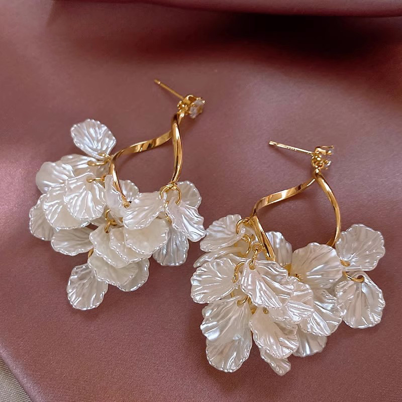 French super fairy-like skirt hem tassel pearl earrings, women's light luxury and high-end style, grand and exquisite ear studs details Picture