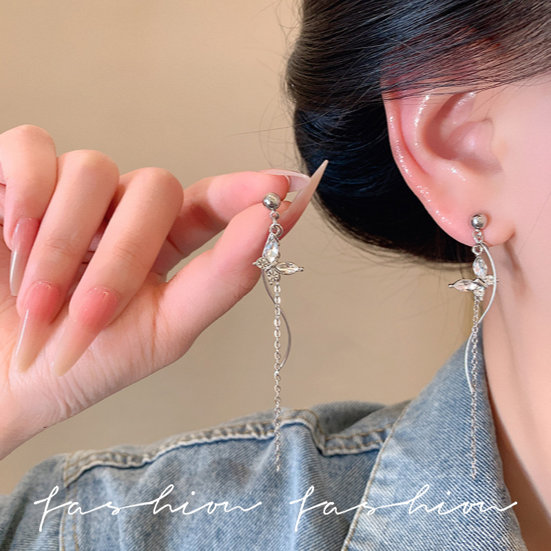 Super ethereal butterfly tassel stud earrings, feminine charm, Korean personality, long and slimming earrings that make the face look slimmer, light luxury and high-end earrings full figure