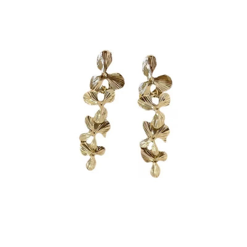 Lilac flower retro French exaggerated earrings, women's Hong Kong style, high-end, niche, light luxury, individual stud earrings, silver needle earrings Item Picture