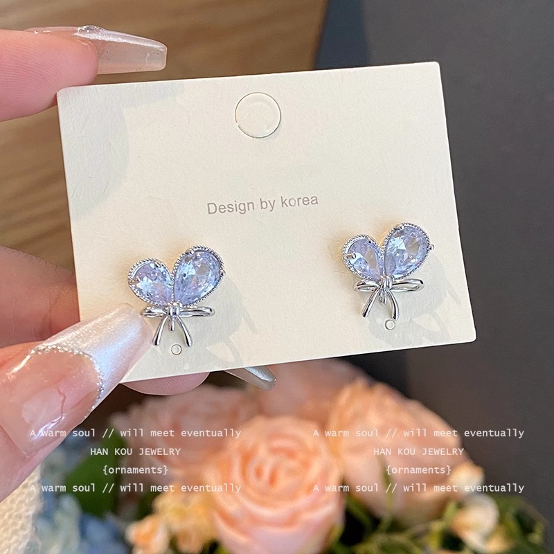 Exquisite super-sparkling zircon butterfly stud earrings for women, light luxury, niche, versatile, elegant and high-end earrings, the same style of earrings as Internet celebrities Application Scenario