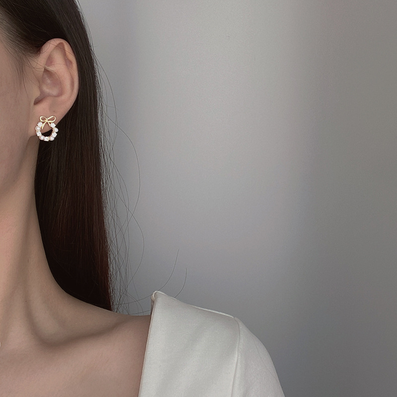 Pearl bow stud earrings for women, Japanese and Korean style, internet-famous and elegant light luxury stud earrings S925 silver needle small earrings wholesale Application Scenario