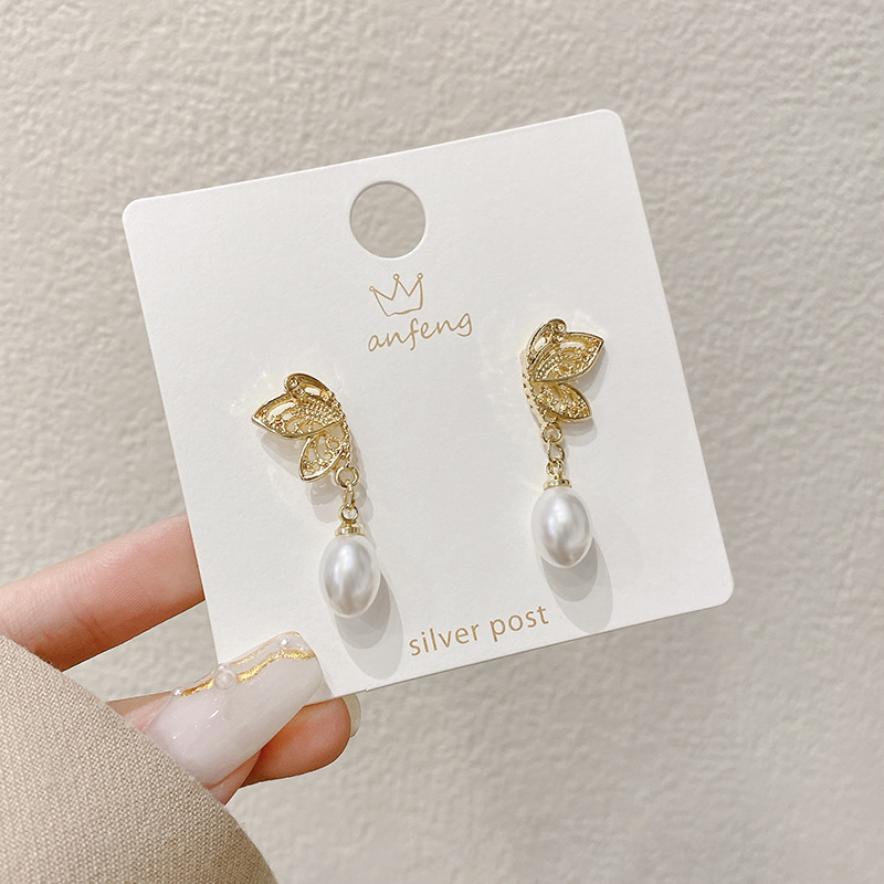 S925 Korean version stud earrings, retro butterfly pearl hollowed-out diamond earrings, feminine and simple design sense earrings full figure