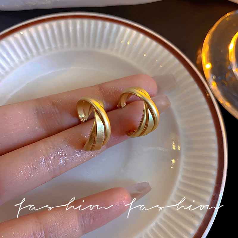 French cross ear rings 2025 new style, trendy, exaggerated, fashionable and grand earrings, personalized and high-end earrings for women Specification drawing