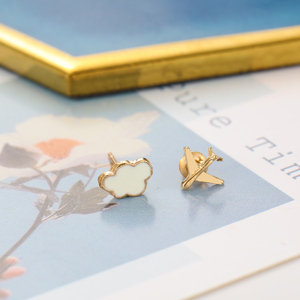 Han Zhishang's independent station features cute cloud, airplane, small ear studs, cross-border creative, sweet and oil-dripping white ear studs for women from Europe and America details Picture