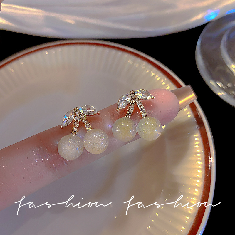 Spring crystal cherry earrings, a niche design for women, with a high-end and simple style. Wholesale of trendy and cute earrings full figure